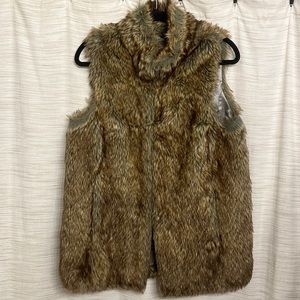 Bebe Tan Faux Fur Vest – Size L
